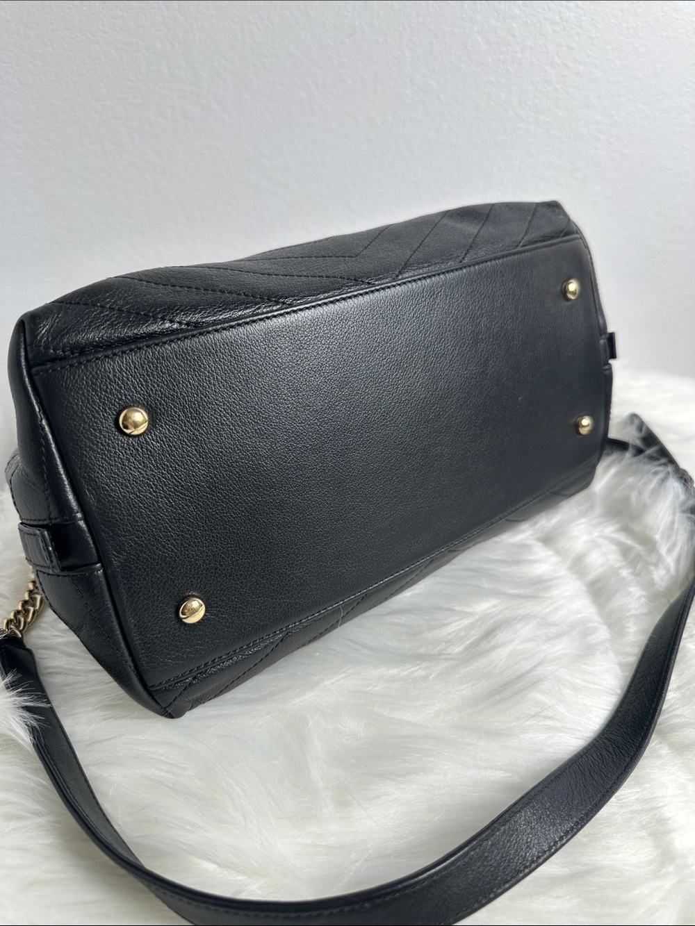 💯Authentic Chanel Chevron Quilted Shoulder Bag – Black Leather & Gold Hardware🍀 - Picture 9 of 16
